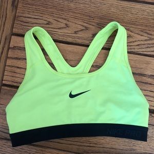 Nike pro sports bra
